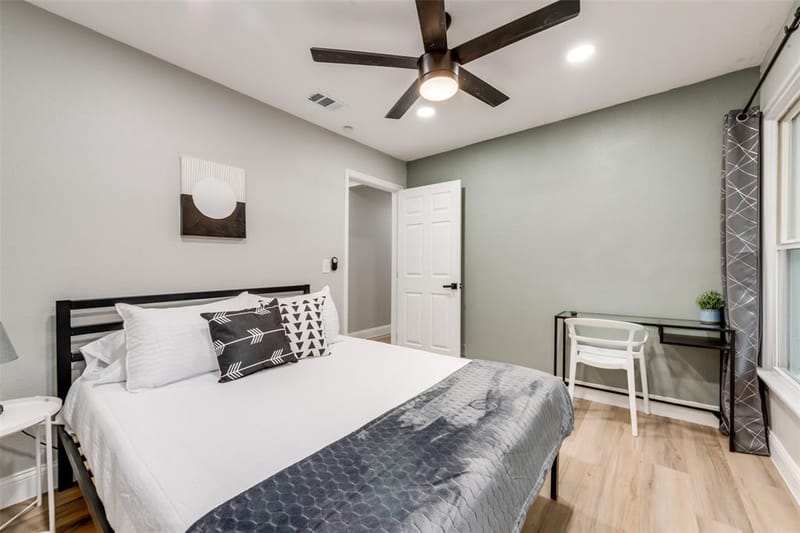 1103 W Russell Avenue, Carrollton TX 75006 - Photo 21