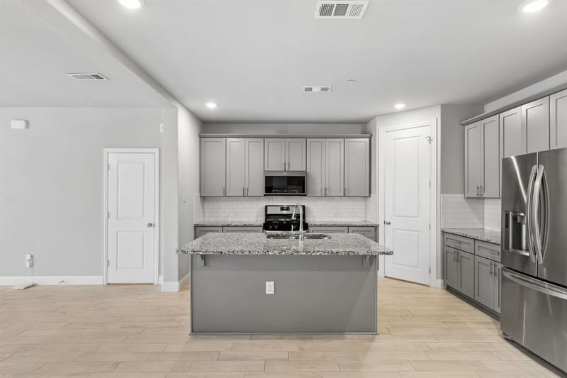 911 Ponds Edge Lane, Euless TX 76040 - Photo 9