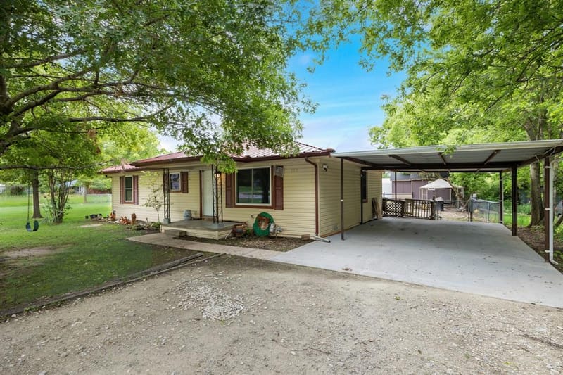 571 S 1st Street, Point TX 75472 - Photo 4