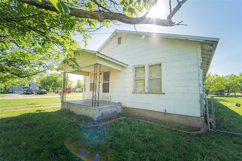 701 N Shelton Street, Breckenridge TX 76424 - Photo 2