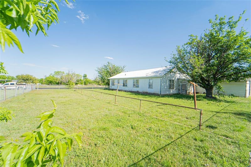 701 N Shelton Street, Breckenridge TX 76424 - Photo 16