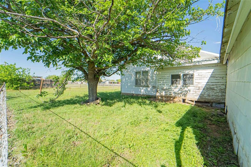 701 N Shelton Street, Breckenridge TX 76424 - Photo 15