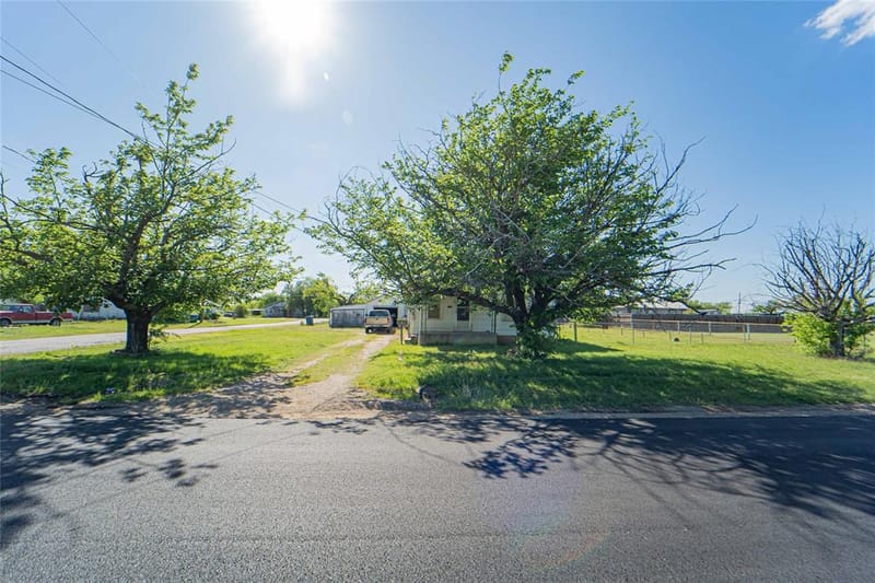 701 N Shelton Street, Breckenridge TX 76424 - Photo 19