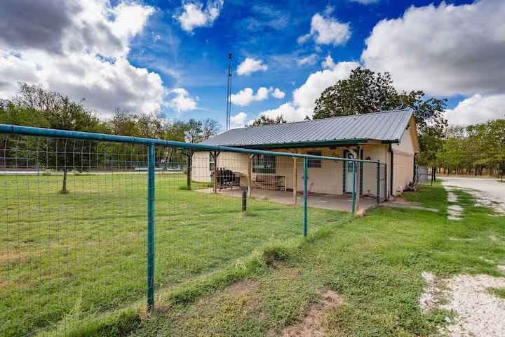 107 Camino Del Rosas, Woodway TX 76712 - Photo 17