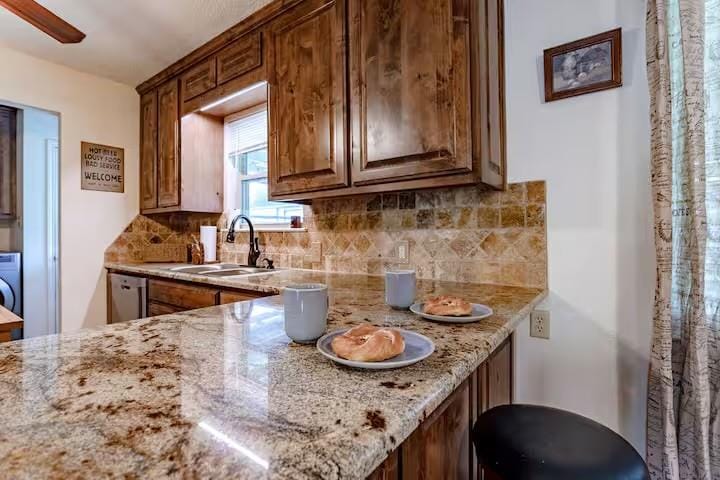 107 Camino Del Rosas, Woodway TX 76712 - Photo 8
