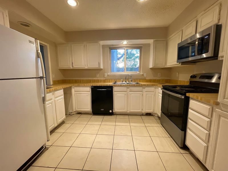 9726 Amberton Parkway, Dallas TX 75243 - Photo 5