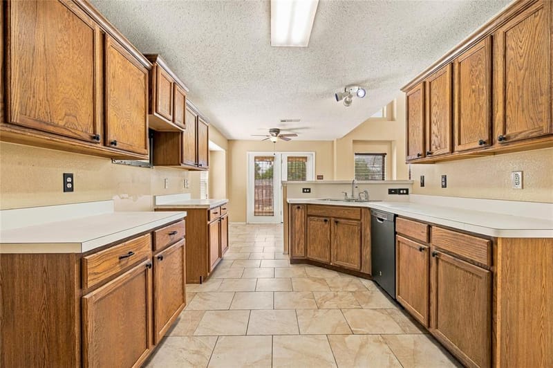 531 Pecan Leaf Drive, Lancaster TX 75146 - Photo 8