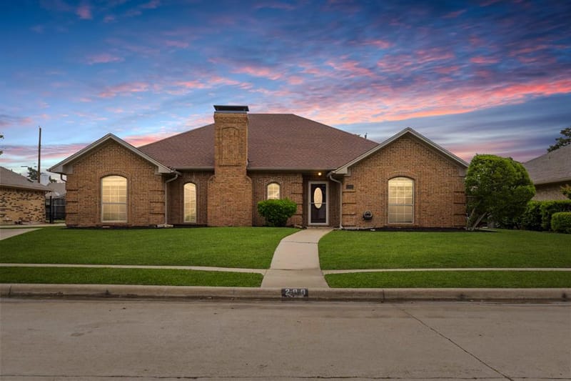 200 Sunny Crest Drive, Murphy TX 75094