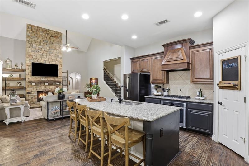 1004 Tara Drive, Burleson TX 76028 - Photo 19