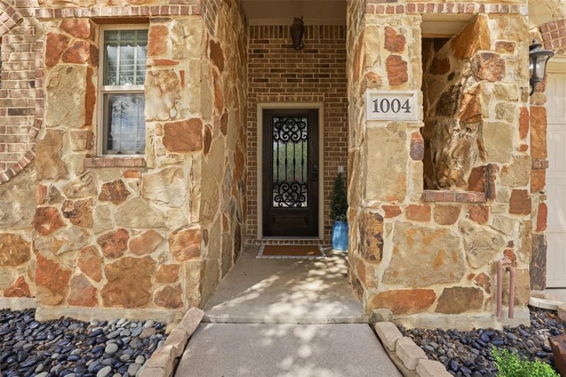1004 Tara Drive, Burleson TX 76028 - Photo 4
