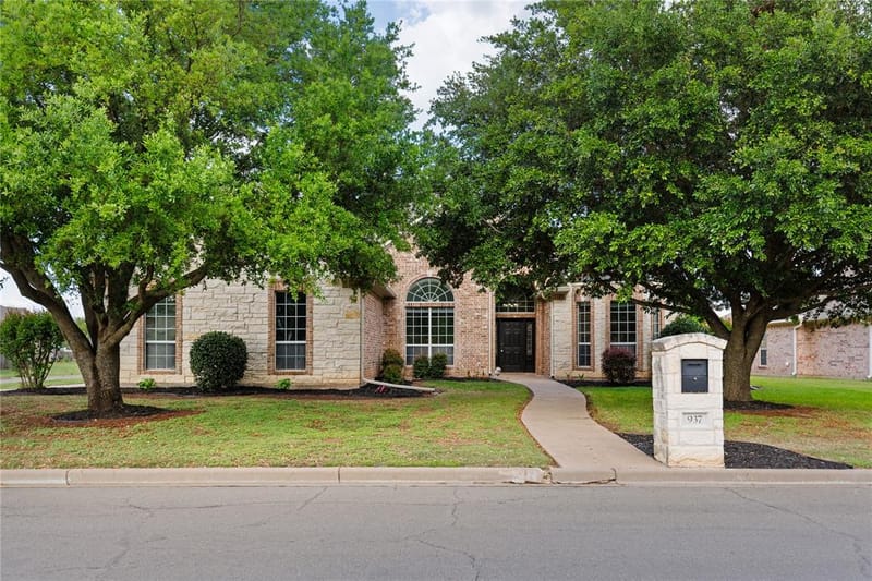 937 Queen Elizabeth Drive, McGregor TX 76657 - Photo 2