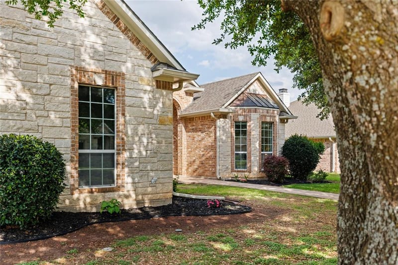 937 Queen Elizabeth Drive, McGregor TX 76657 - Photo 3