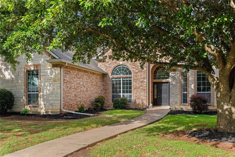 937 Queen Elizabeth Drive, McGregor TX 76657