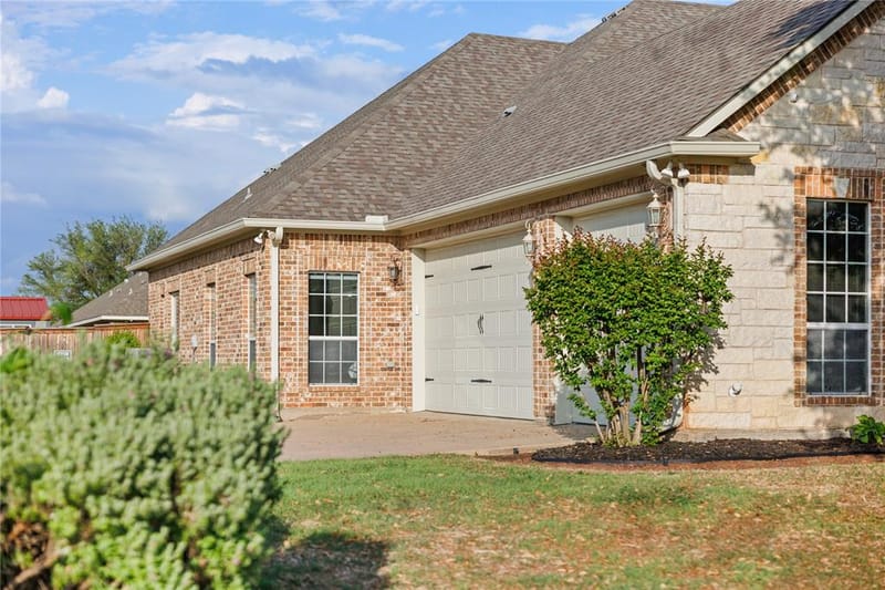 937 Queen Elizabeth Drive, McGregor TX 76657 - Photo 4