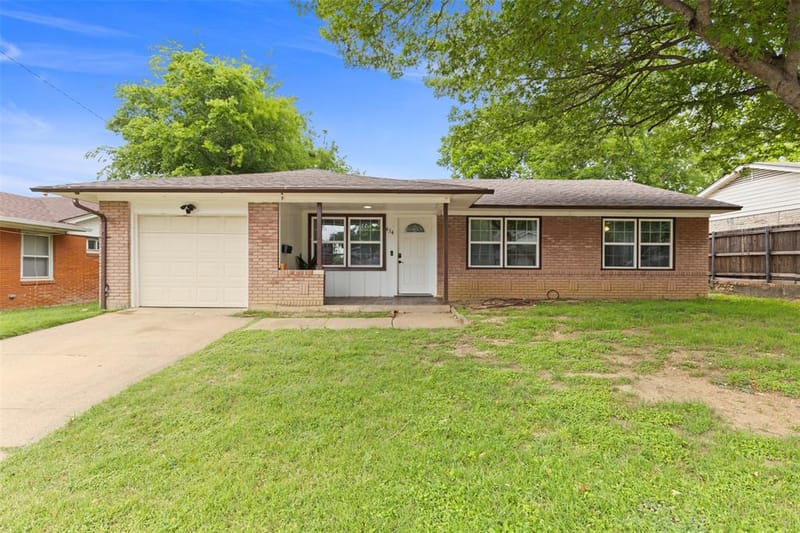 434 W Phillips Court, Grand Prairie TX 75051 - Photo 2