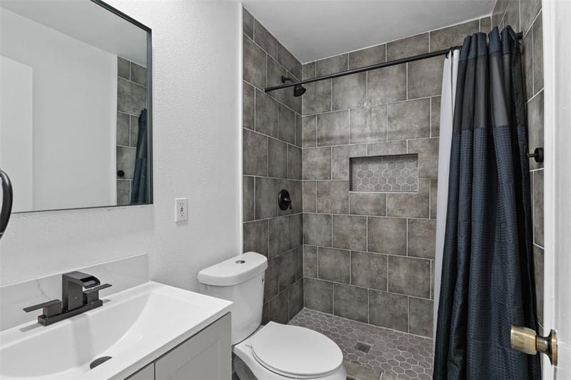 434 W Phillips Court, Grand Prairie TX 75051 - Photo 17