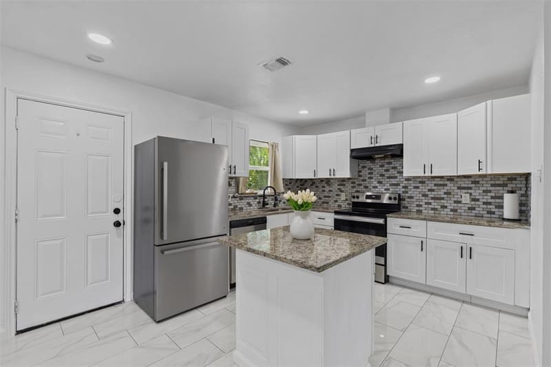 434 W Phillips Court, Grand Prairie TX 75051 - Photo 8