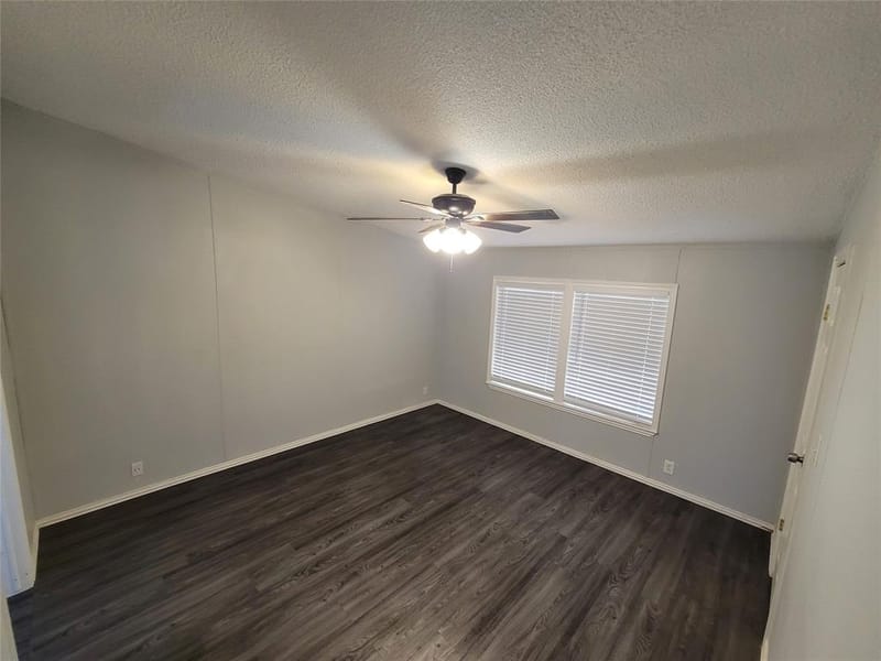 902 DEVILS RIVER Drive, Granbury TX 76048 - Photo 15