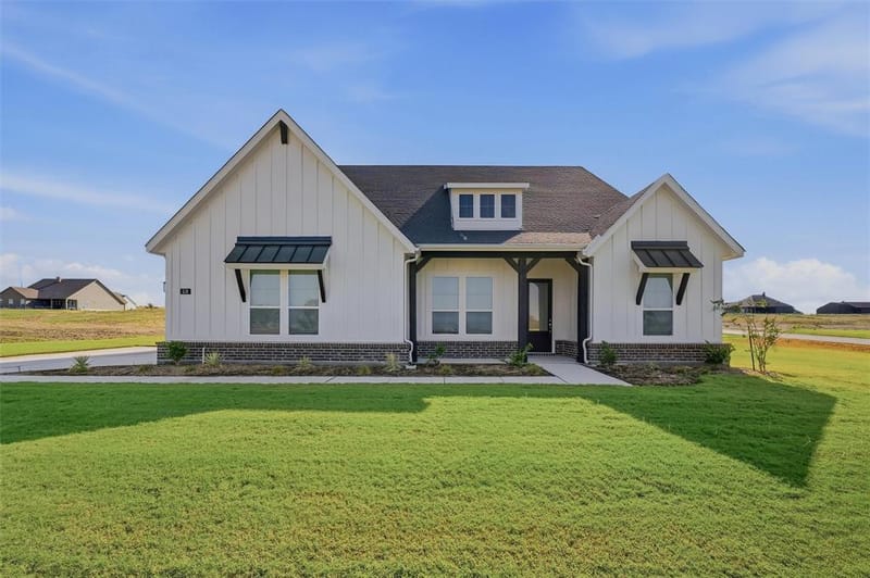 139 Big Sky Road, Decatur TX 76234 - Photo 2