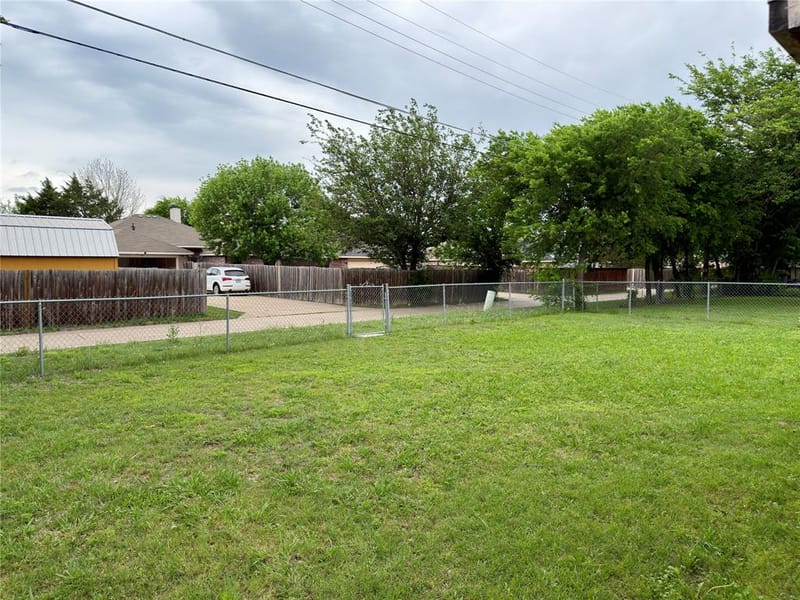 1519 Clearbrook Street, Lancaster TX 75134 - Photo 13