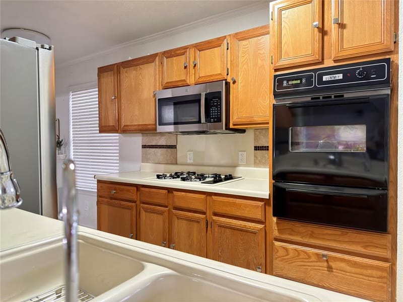1519 Clearbrook Street, Lancaster TX 75134 - Photo 5