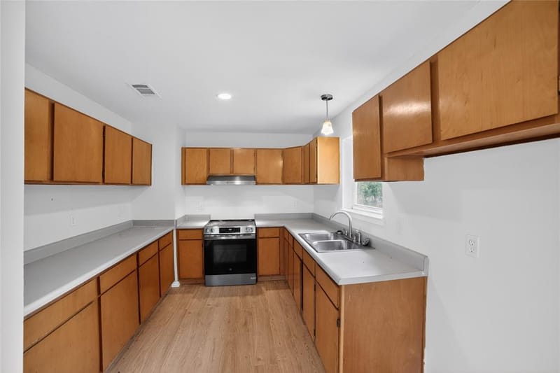 808 Park Street, Commerce TX 75428 - Photo 8