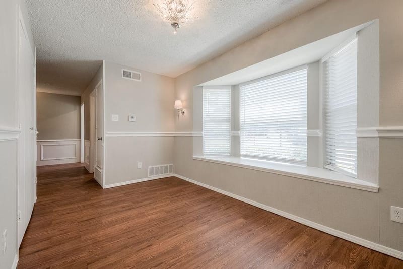 520 Pecan Acres Ct, Arlington TX 76013 - Photo 2