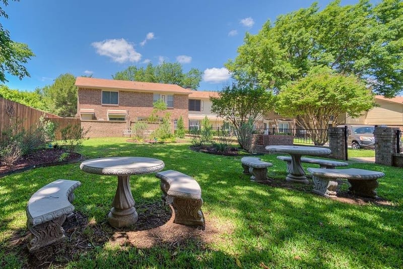 520 Pecan Acres Ct, Arlington TX 76013