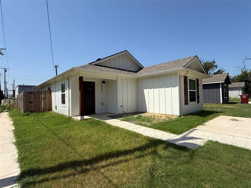 420 E 5th Street, Bonham TX 75418
