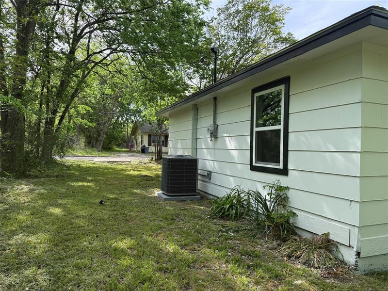1114 Blackburn Street, Commerce TX 75428 - Photo 17