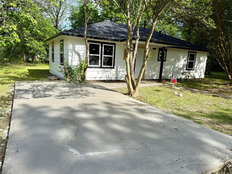 1114 Blackburn Street, Commerce TX 75428 - Photo 10