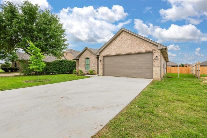 1707 Lakeway Drive, Cleburne TX 76033 - Photo 3