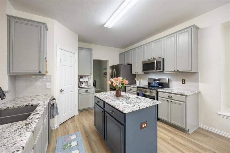 1516 Oakcrest Drive, Providence Village TX 76227 - Photo 6
