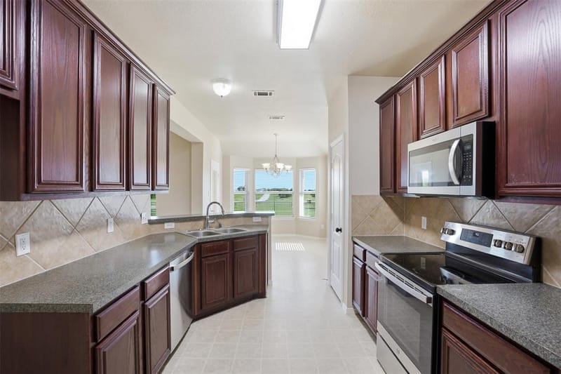 7229 Muirfield Drive, Cleburne TX 76033 - Photo 3