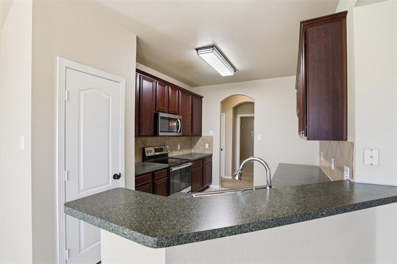 7229 Muirfield Drive, Cleburne TX 76033 - Photo 10