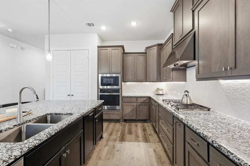 4817 Beaver Creek Drive, Arlington TX 76005 - Photo 5