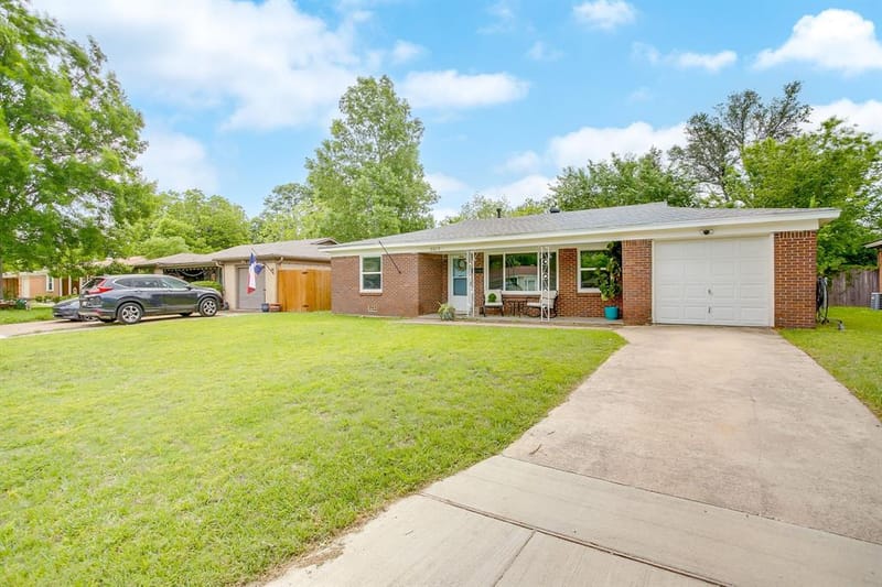 5517 Volder Drive, Fort Worth TX 76114 - Photo 2
