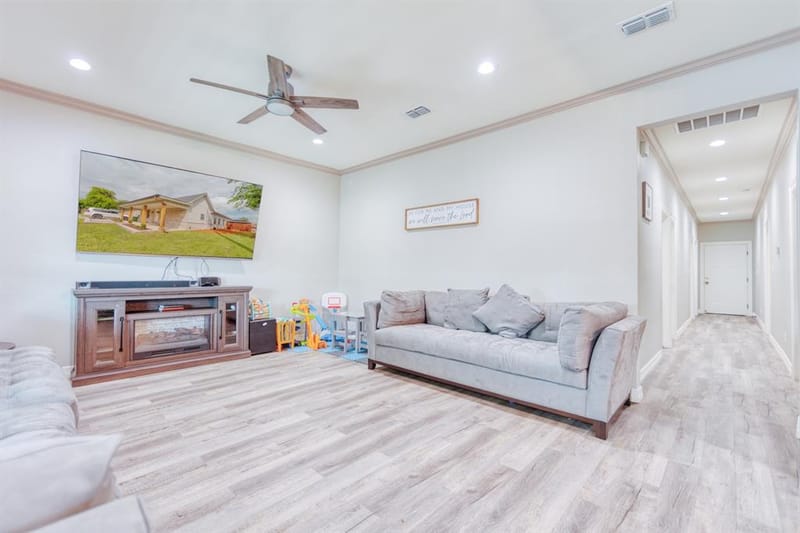 113 Smith, Tioga TX 76271 - Photo 3