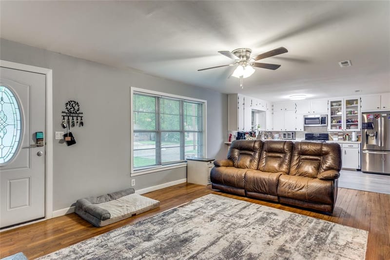 501 Lindsey Street, Bowie TX 76230 - Photo 3