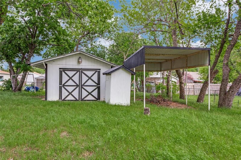 501 Lindsey Street, Bowie TX 76230 - Photo 24
