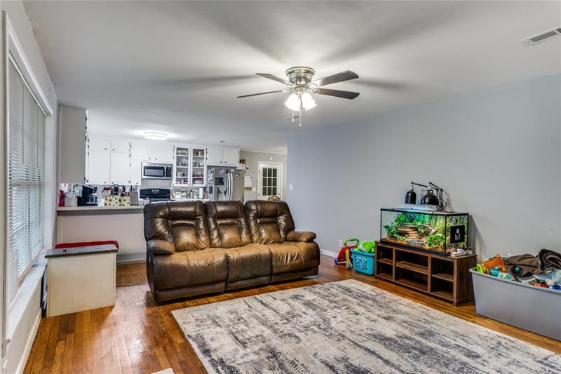 501 Lindsey Street, Bowie TX 76230 - Photo 10