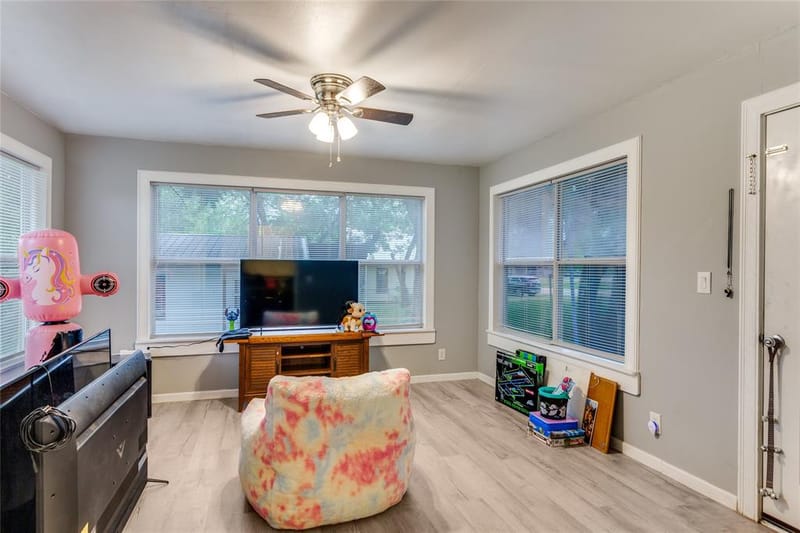 501 Lindsey Street, Bowie TX 76230 - Photo 15