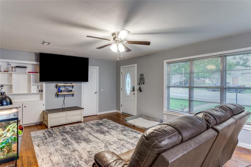 501 Lindsey Street, Bowie TX 76230 - Photo 4
