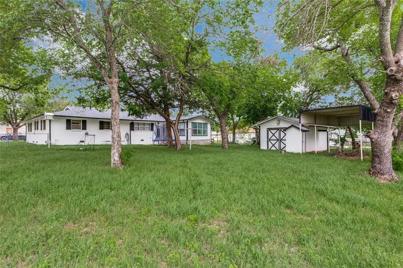 501 Lindsey Street, Bowie TX 76230 - Photo 25