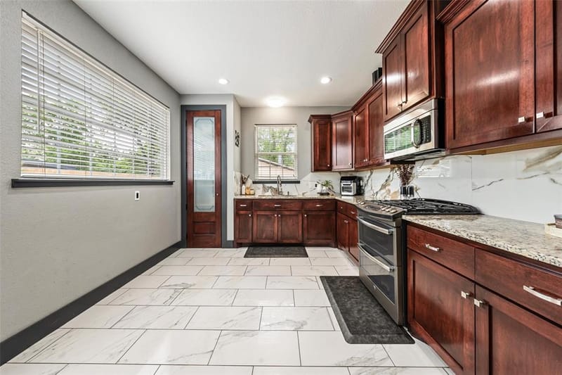 1205 N 17th Street, Waco TX 76707 - Photo 8