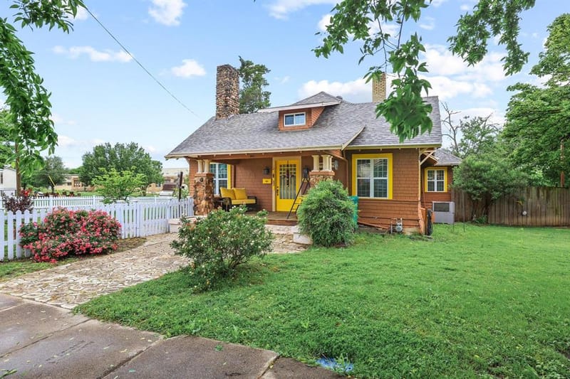 901 8th Street, Honey Grove TX 75446