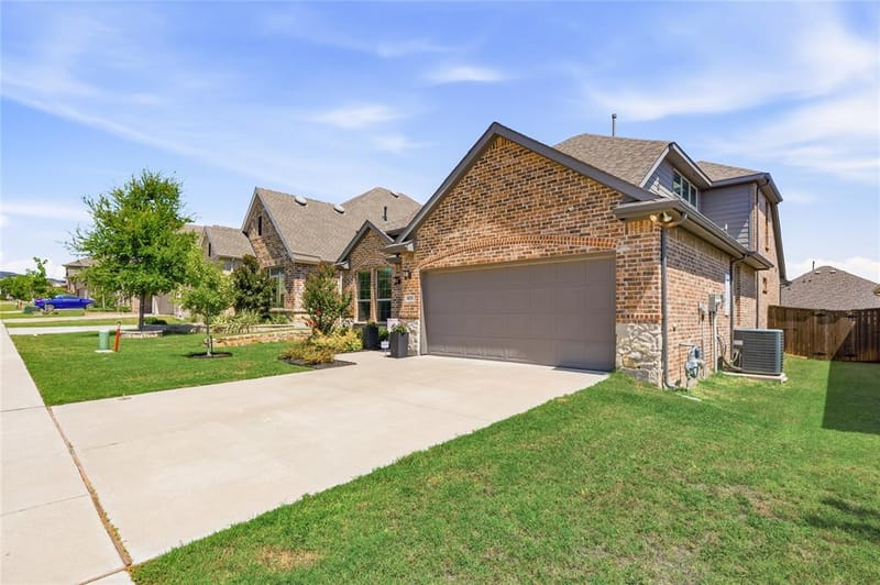 4727 Bluffview Drive, Haltom City TX 76137 - Photo 6