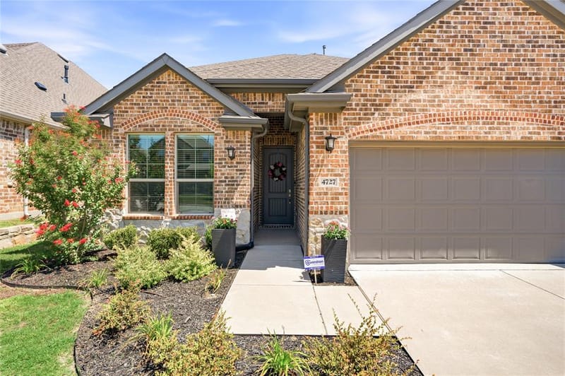 4727 Bluffview Drive, Haltom City TX 76137 - Photo 7