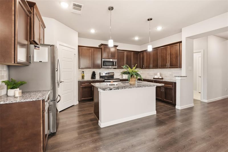 4727 Bluffview Drive, Haltom City TX 76137 - Photo 11