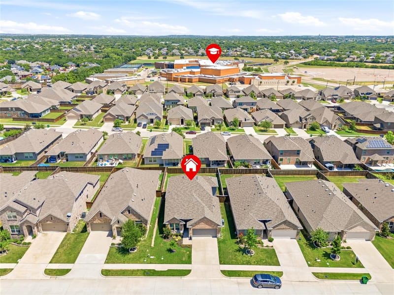 4727 Bluffview Drive, Haltom City TX 76137 - Photo 4